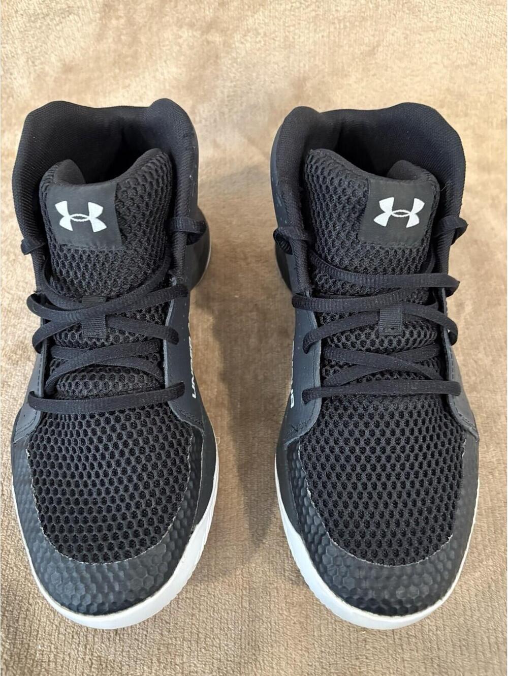 Under Armour Unisex Kids 5Y Black White Mesh Comfort Basketball Sneakers